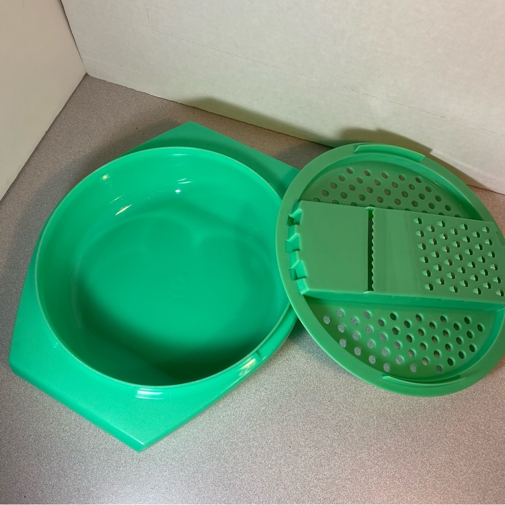 Tupperware Grater with Base